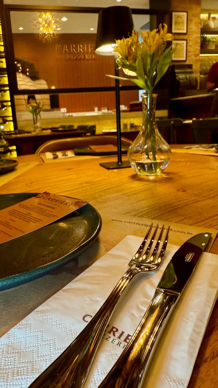 Vista do salão da Carrieri Pizzeria